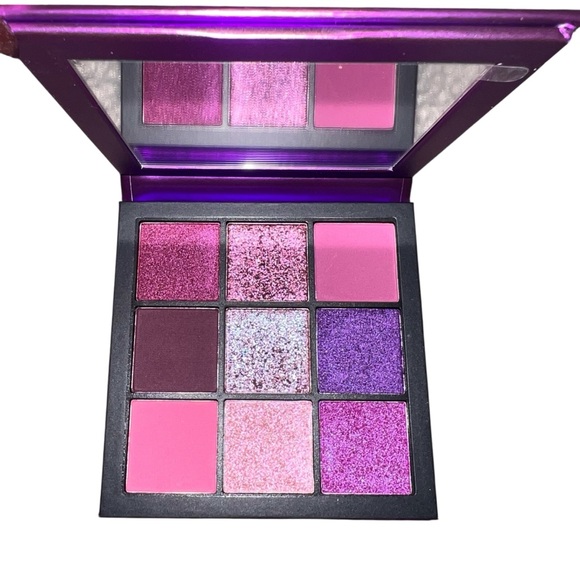 HUDA BEAUTY Other - NWT Huda Beauty Amethyst Obsessions Eyeshadow Palette Bold Purple Festival